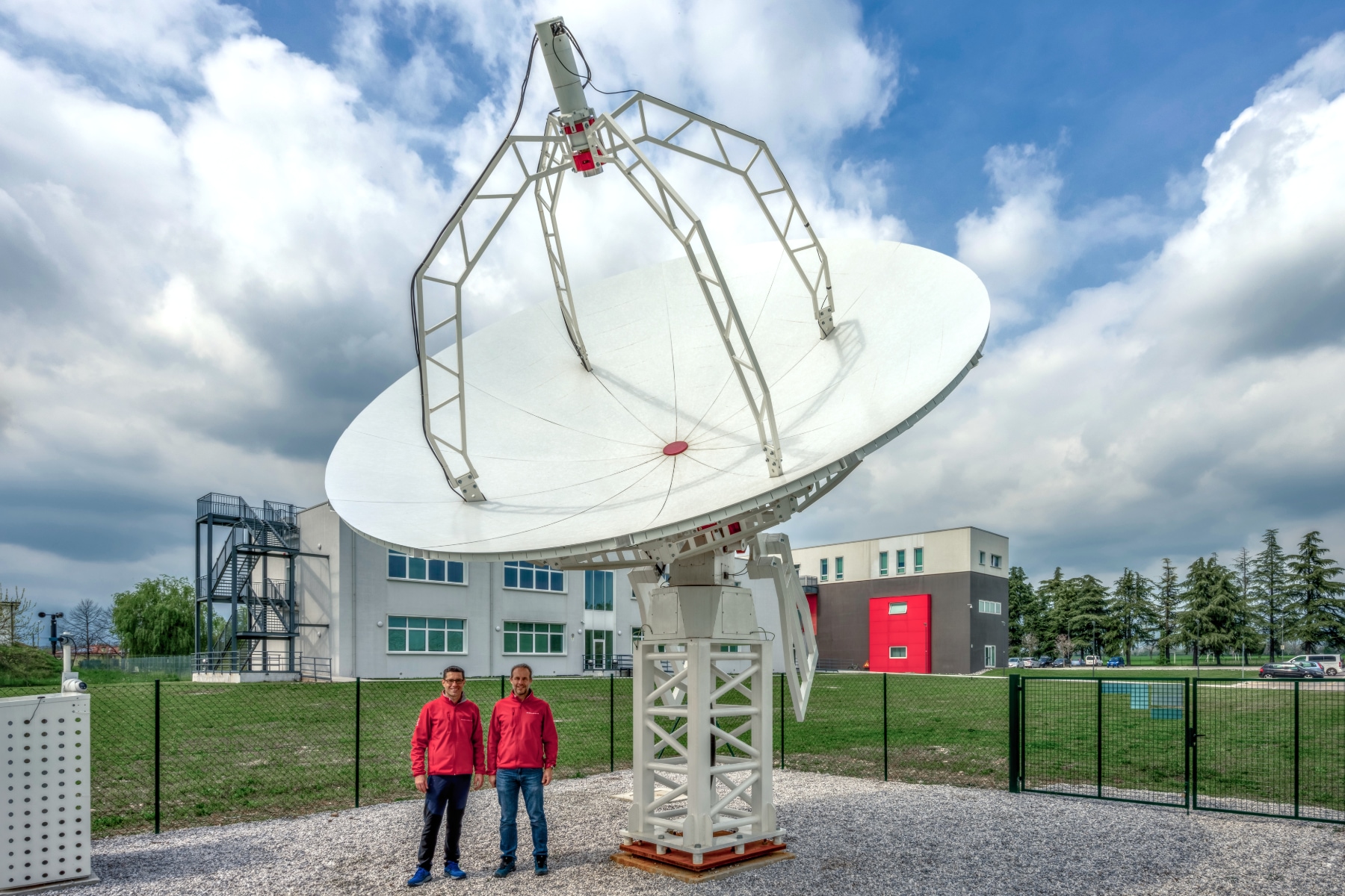 INTREPID ground stations for space communication: main features
